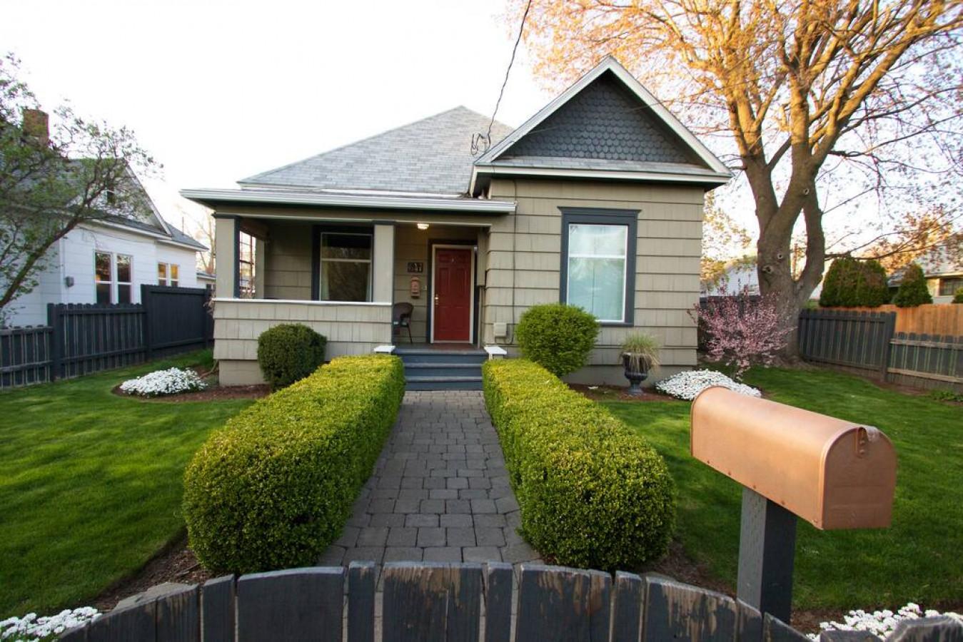 Locust St Cottage